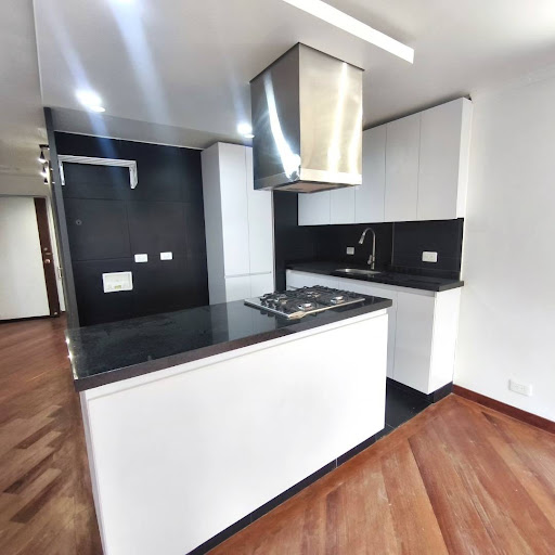 Apartamento en venta en Santa Barbara, Bogotá · foto 2 de 9