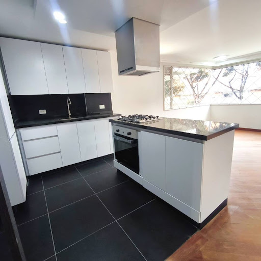 Apartamento en venta en Santa Barbara, Bogotá · foto 3 de 9