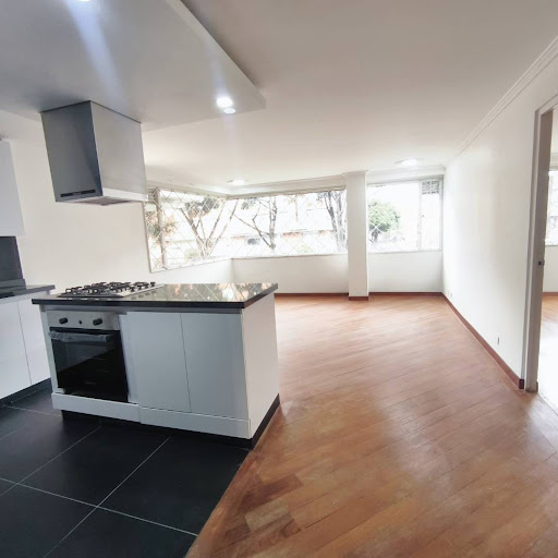 Apartamento en venta en Santa Barbara, Bogotá · foto 4 de 9