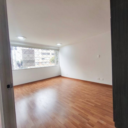 Apartamento en venta en Santa Barbara, Bogotá · foto 6 de 9