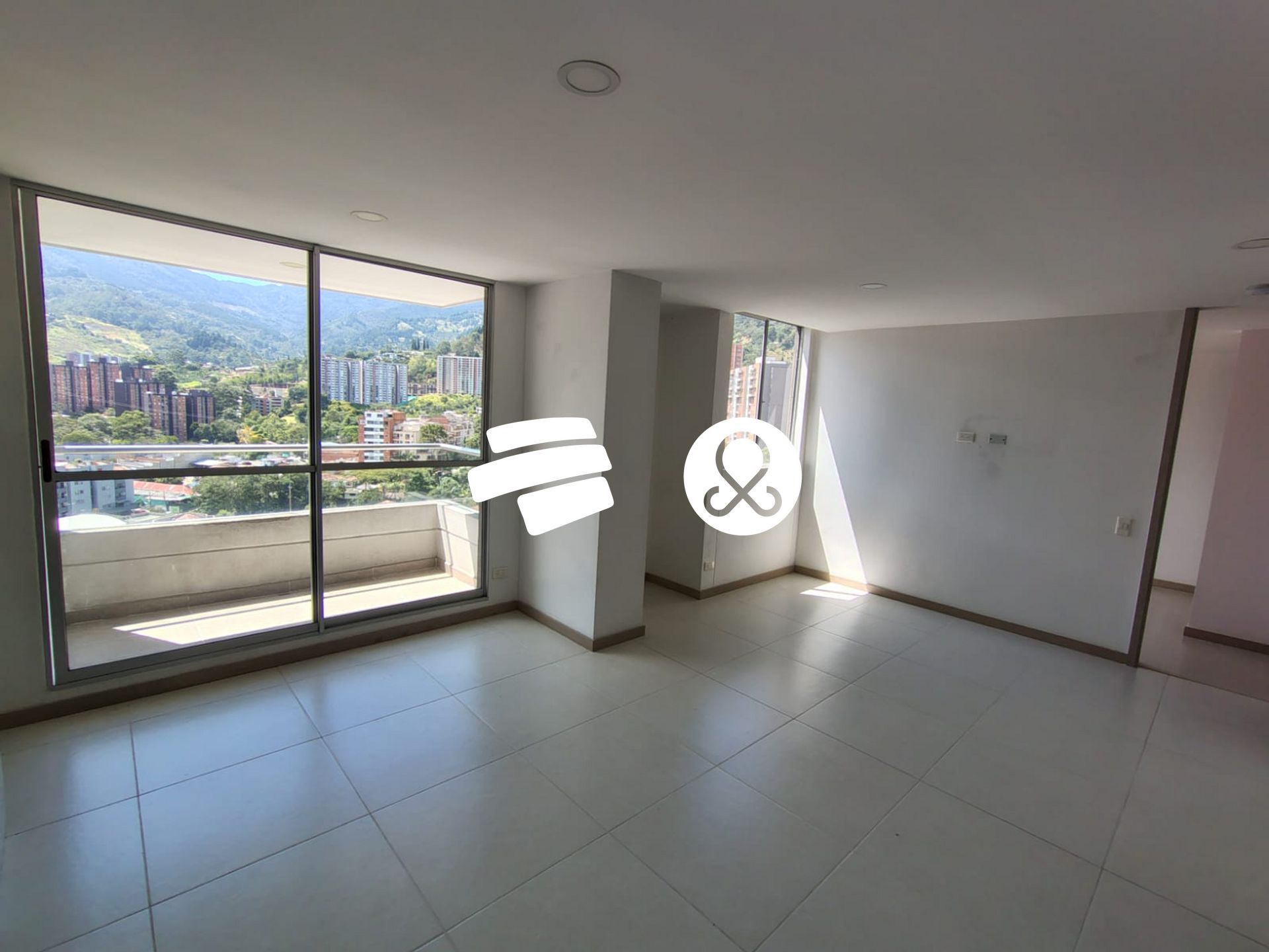 Apartamento en venta en Zona Centro, Envigado · foto 2 de 17