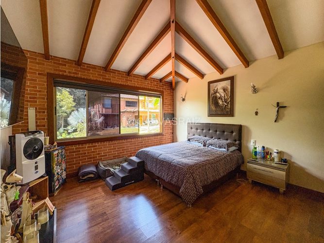 Casa de 4 alcobas en venta en Los Naranjos, Medellín, 440 m² · foto 3 de 11