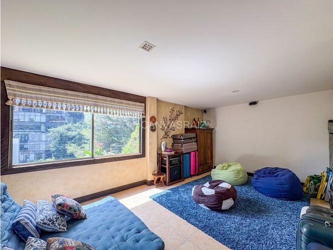 Casa de 4 alcobas en venta en Los Naranjos, Medellín, 440 m² · foto 4 de 11