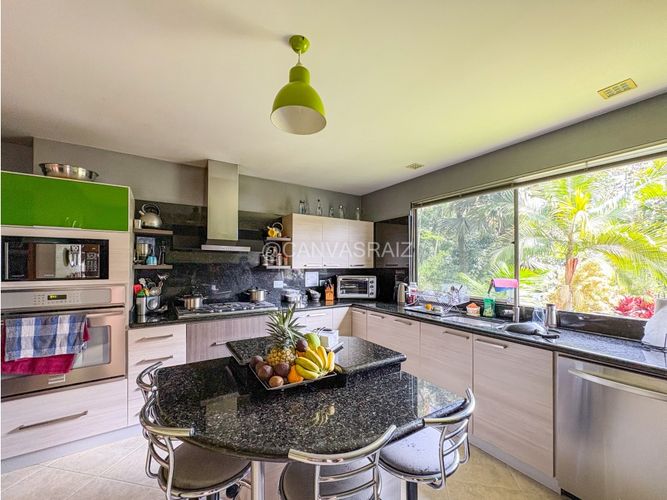 Casa de 4 alcobas en venta en Los Naranjos, Medellín, 440 m² · foto 7 de 11