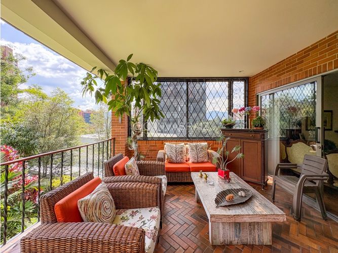 Casa de 4 alcobas en venta en Los Naranjos, Medellín, 440 m² · foto 9 de 11