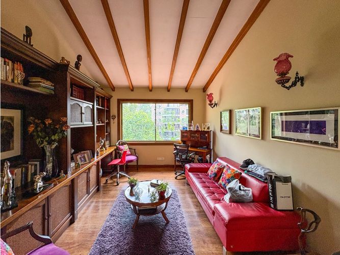 Casa de 4 alcobas en venta en Los Naranjos, Medellín, 440 m² · foto 10 de 11