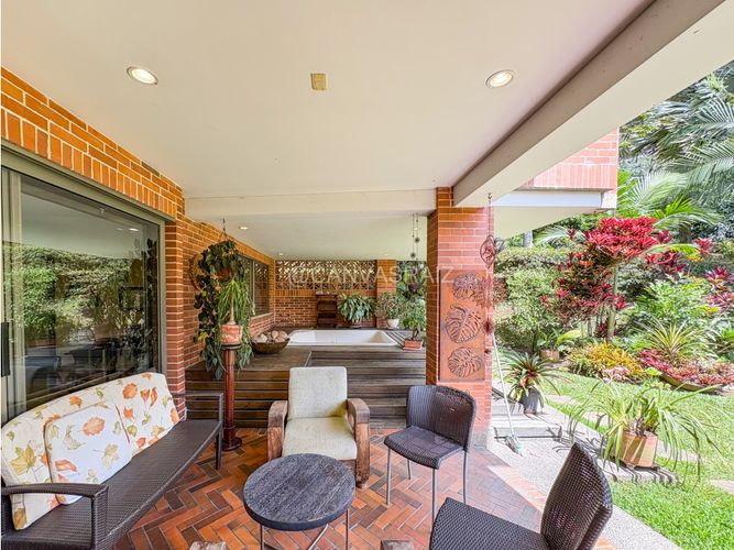 Casa de 4 alcobas en venta en Los Naranjos, Medellín, 440 m² · foto 11 de 11