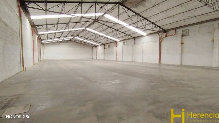 Bodega en venta en La Esmeralda, Itagüí, 2039 m² · foto 2 de 22