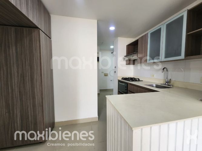 Apartamento de 2 alcobas en arriendo en Villa Carlota, Medellín, 85 m² · foto 2 de 19
