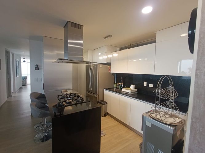 Apartamento de 3 alcobas en venta en Picaleña Y Mirolindo, Ibagué, 120 m² · foto 2 de 24