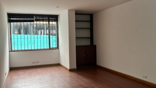 Apartamento en venta en Los Rosales, Bogotá · foto 7 de 18