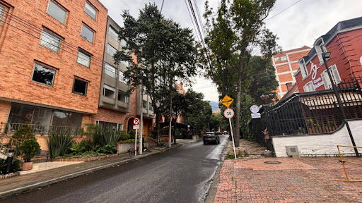 Apartamento en venta en Los Rosales, Bogotá · foto 17 de 18