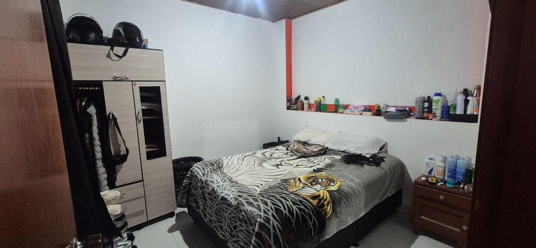Casa de 5 alcobas en venta en Las Mercedes, Bogotá, 220 m² · foto 7 de 24