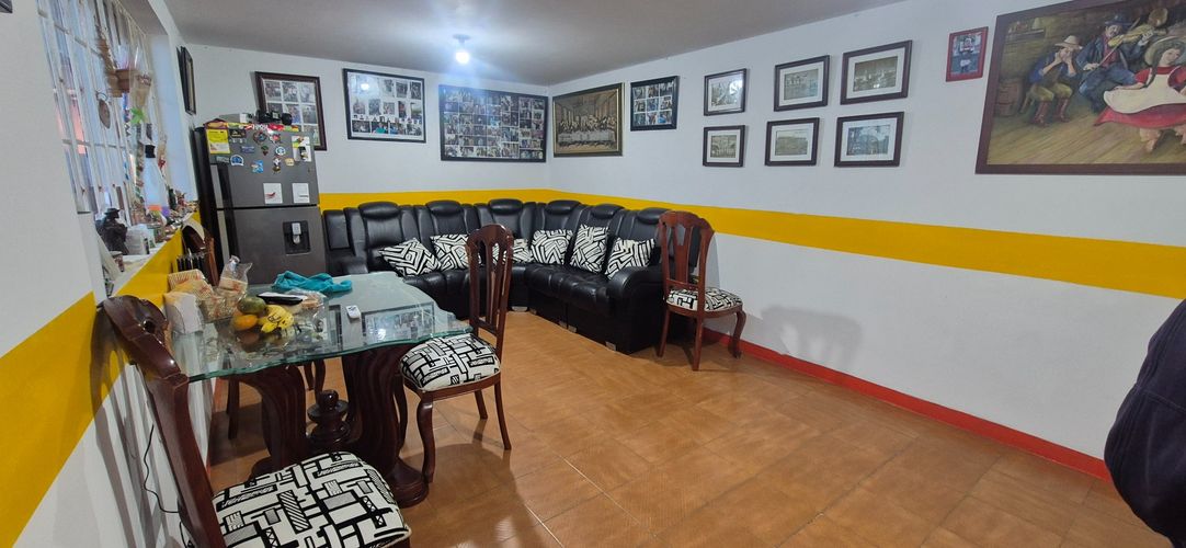 Casa de 5 alcobas en venta en Las Mercedes, Bogotá, 220 m² · foto 12 de 24