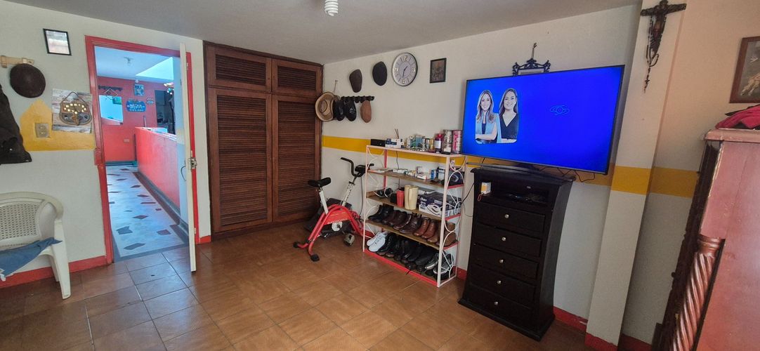 Casa de 5 alcobas en venta en Las Mercedes, Bogotá, 220 m² · foto 20 de 24