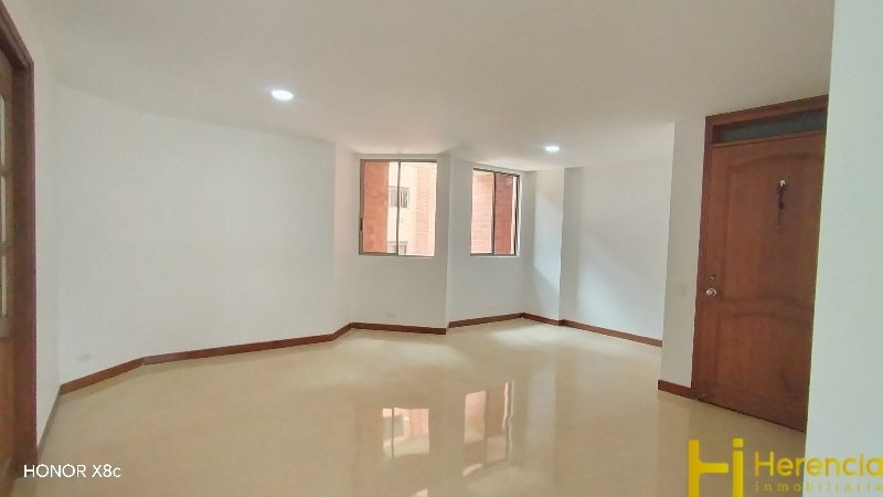 Apartamento en arriendo en Laureles, Medellín · foto 2 de 24