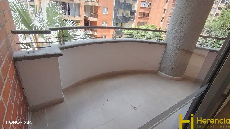 Apartamento en arriendo en Laureles, Medellín · foto 5 de 24