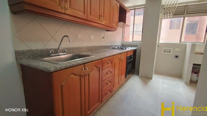 Apartamento en arriendo en Laureles, Medellín · foto 7 de 24