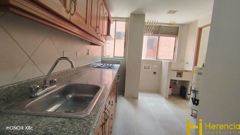 Apartamento en arriendo en Laureles, Medellín · foto 8 de 24