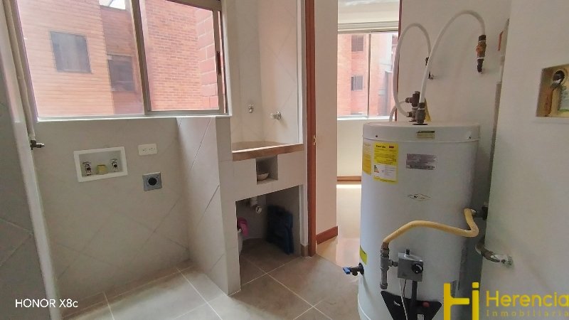 Apartamento en arriendo en Laureles, Medellín · foto 9 de 24