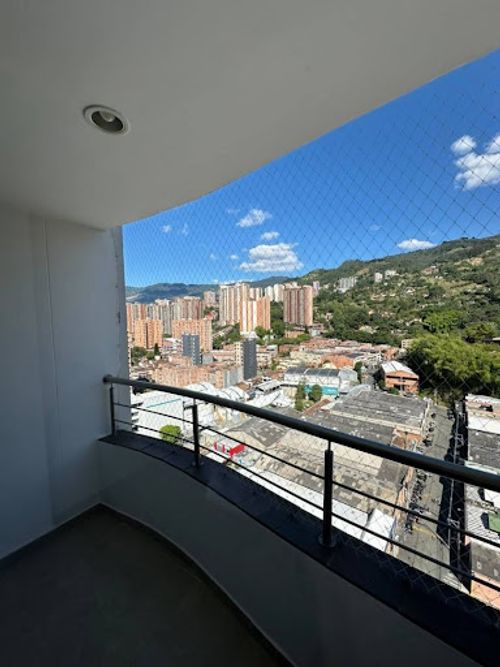 Apartamento de 2 alcobas en venta en Los Alcazares, Sabaneta, 62 m² · foto 3 de 19