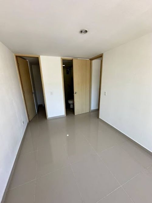 Apartamento de 2 alcobas en venta en Los Alcazares, Sabaneta, 62 m² · foto 11 de 19