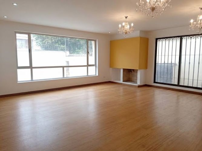 Apartamento de 3 alcobas en venta en Santa Ana Centro Comercial Boutique, Bogotá, 246 m² · foto 1 de 15