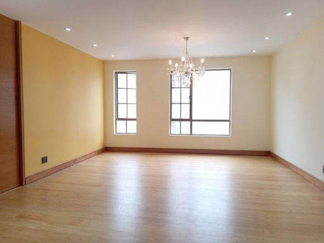 Apartamento de 3 alcobas en venta en Santa Ana Centro Comercial Boutique, Bogotá, 246 m² · foto 2 de 15