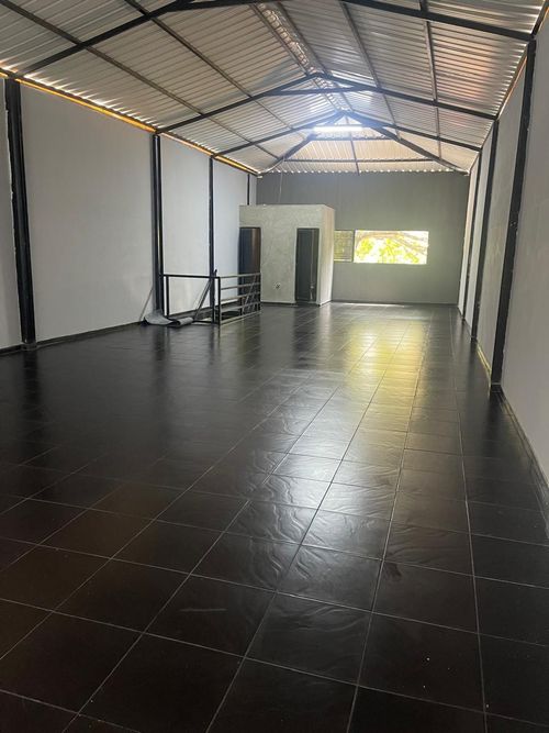 Bodega en arriendo en Belalcazar, Cali, 300 m² · foto 2 de 2
