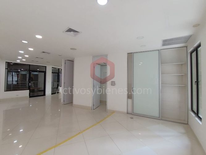 Local en arriendo en El Poblado, Medellín, 92 m² · foto 3 de 18