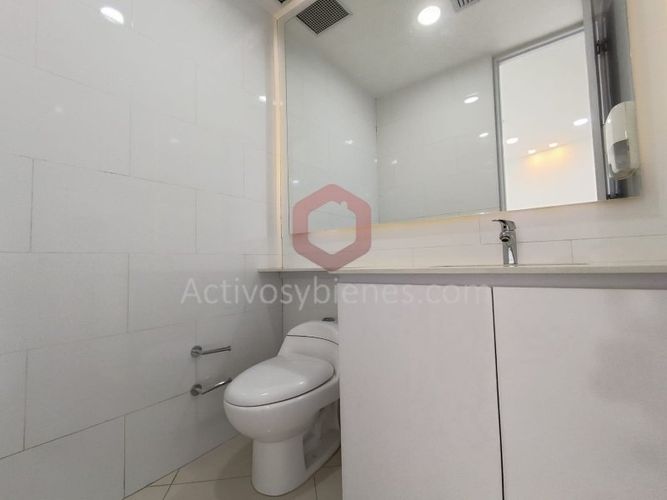 Local en arriendo en El Poblado, Medellín, 92 m² · foto 12 de 18