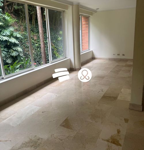Casa en venta en El Tesoro, Medellín, 286 m² · foto 2 de 24