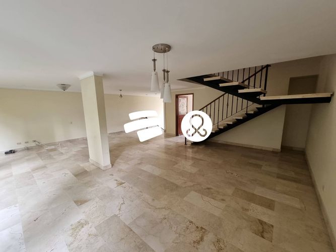 Casa en venta en El Tesoro, Medellín, 286 m² · foto 3 de 24