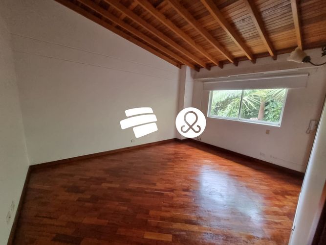 Casa en venta en El Tesoro, Medellín, 286 m² · foto 4 de 24