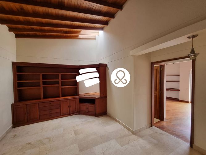 Casa en venta en El Tesoro, Medellín, 286 m² · foto 5 de 24
