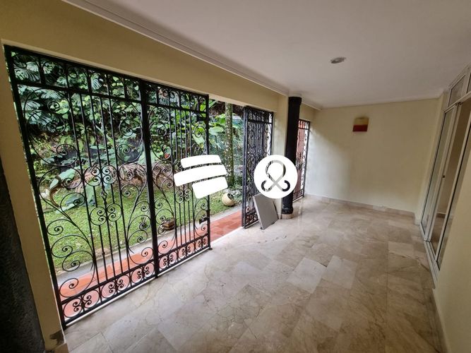 Casa en venta en El Tesoro, Medellín, 286 m² · foto 6 de 24