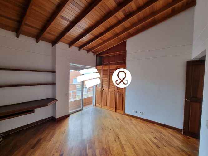 Casa en venta en El Tesoro, Medellín, 286 m² · foto 7 de 24