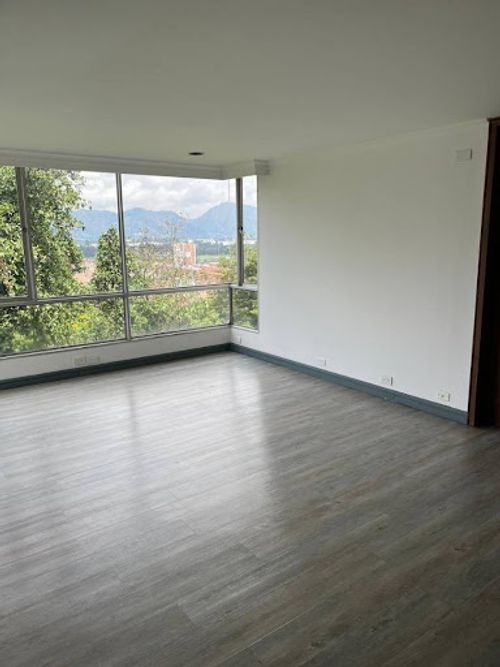 Apartamento de 3 alcobas en venta en Santa Maria De Suba, Bogotá, 210 m² · foto 2 de 23