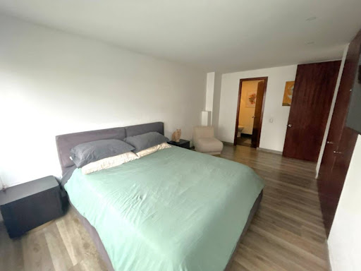 Apartamento en venta en Los Rosales, Bogotá · foto 16 de 18