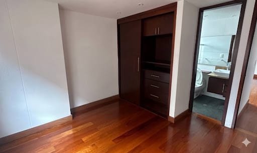 Apartamento de 2 alcobas en venta en Chicó Navarra, Bogotá, 83 m² · foto 8 de 9