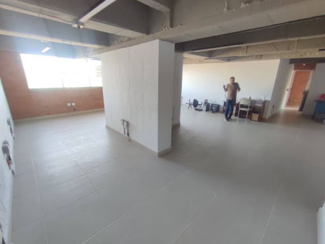 Oficina en arriendo en Cuatro Esquinas, Rionegro, 96 m² · foto 2 de 11