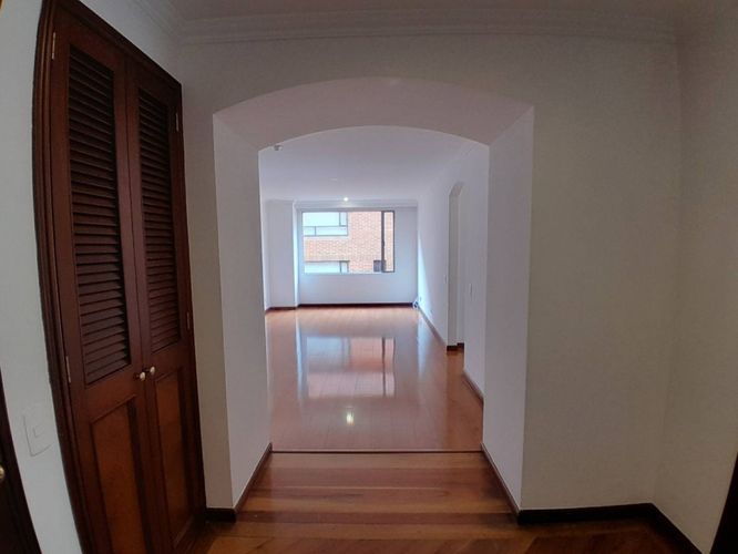 Apartamento de 1 alcoba en venta en San Patricio, Bogotá, 77 m² · foto 2 de 18