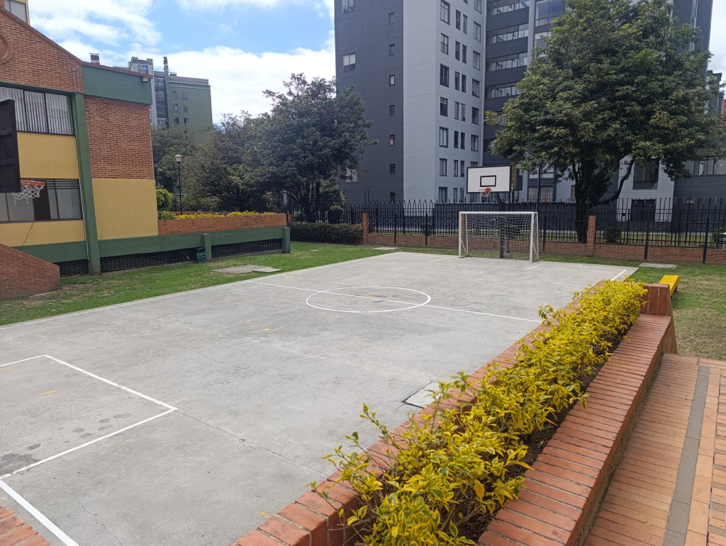 Apartamento en venta en Engativá, Bogotá · foto 2 de 24