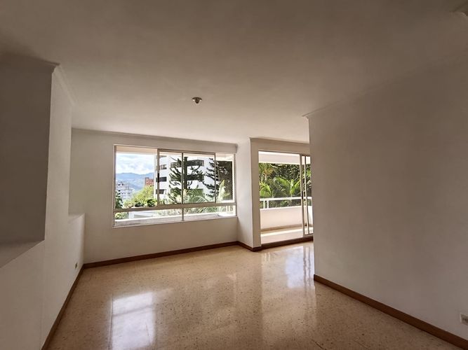 Apartamento de 3 alcobas en arriendo en Urbanización Las Cumbres, Medellín, 115 m² · foto 3 de 14