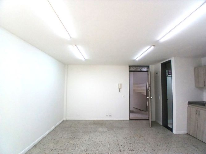Oficina en arriendo en Estadio, Medellín, 24 m² · foto 5 de 9