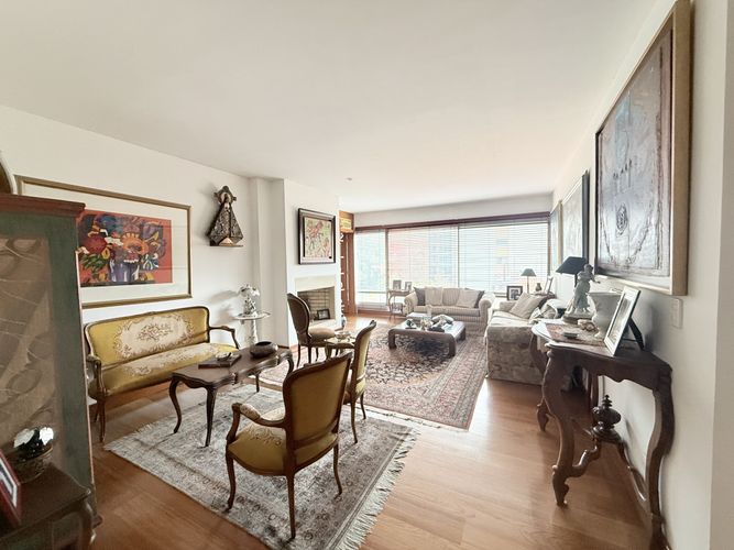 Apartamento de 3 alcobas en venta en Chicó Reservado, Bogotá, 270 m² · foto 2 de 24