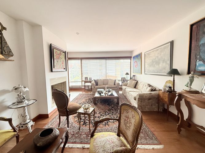 Apartamento de 3 alcobas en venta en Chicó Reservado, Bogotá, 270 m² · foto 3 de 24