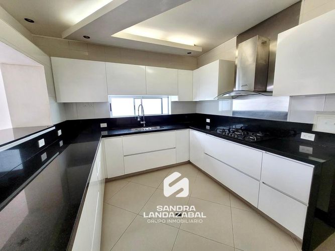 Casa de 4 alcobas en venta en Cañaveral, Floridablanca, 220 m² · foto 3 de 24