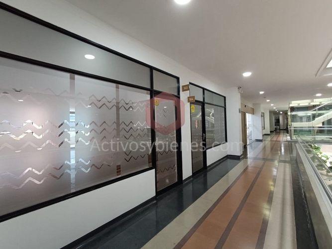 Local en arriendo en El Poblado, Medellín, 138 m² · foto 2 de 16