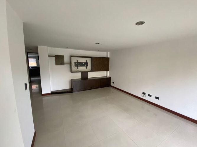 Casa de 3 alcobas en venta en Pinares, Pereira, 214 m² · foto 4 de 13